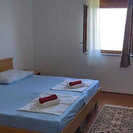 Apartmani Ana Karlobag Exteriör bild