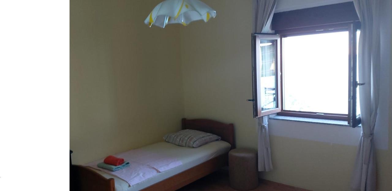Apartmani Ana Karlobag Exteriör bild