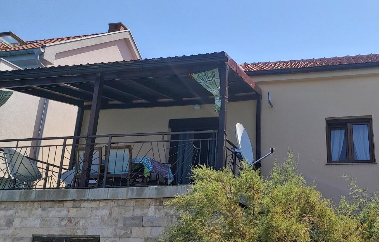 Apartmani Ana Karlobag Exteriör bild